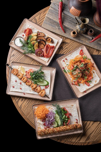 И овощи, и мясо, и морепродукты | Источник: предоставлено рестораном «Аджика»
