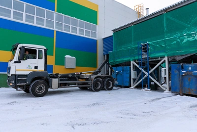 В Тюмени мужчина 5 лет оспаривает долг за мусор