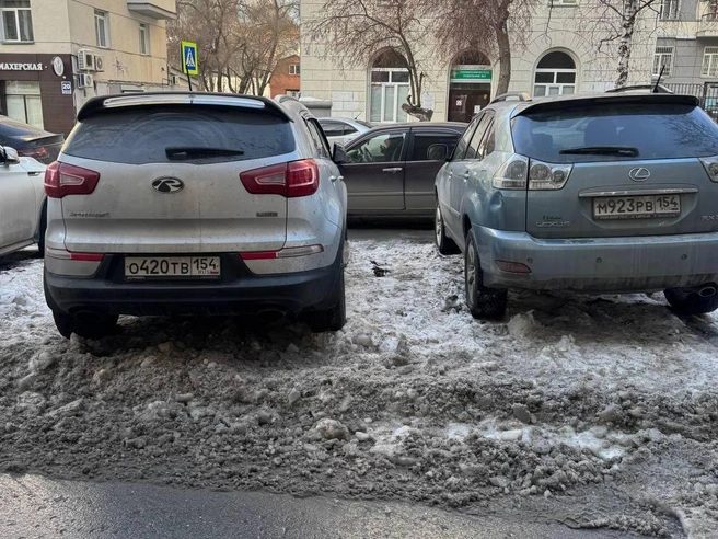 Жительница района выразила негодование по поводу сложившейся ситуации с парковкой. | Источник: Читательница Любовь