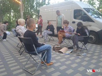 А можно и бесплатно получить свой портрет | Источник: Денис Гусаков / V1.RU