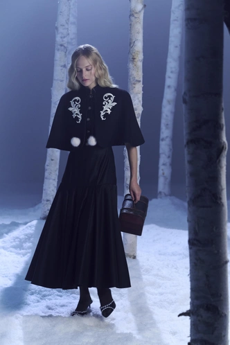 Волшебство в деталях: Roseville переосмыслили русские сказки в новой коллекции Волшебство в деталях: Roseville переосмыслили русские сказки в новой коллекции