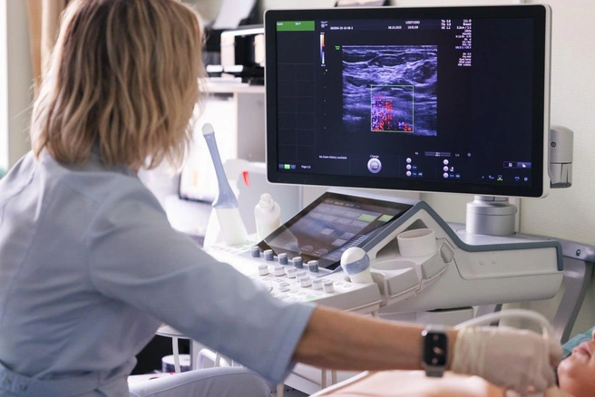 В распоряжении врачей клиники передовое оборудование, которое позволяет точно и своевременно выявлять патологический процесс | Источник: Инна Кузнецова