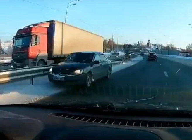 Водителя, ехавшего по встречке в Храпове, привлекут к ответственности | ya62.ru