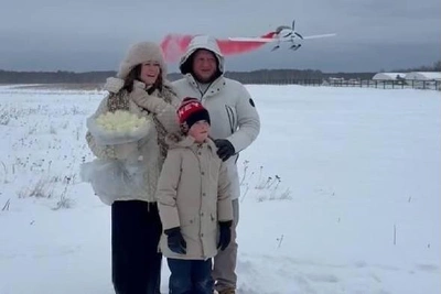 Ural Couple Launches Plane for Baby Gender Reveal