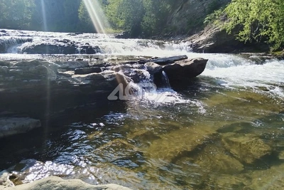Мужчина вытащил ребёнка из воды на Быковских порогах