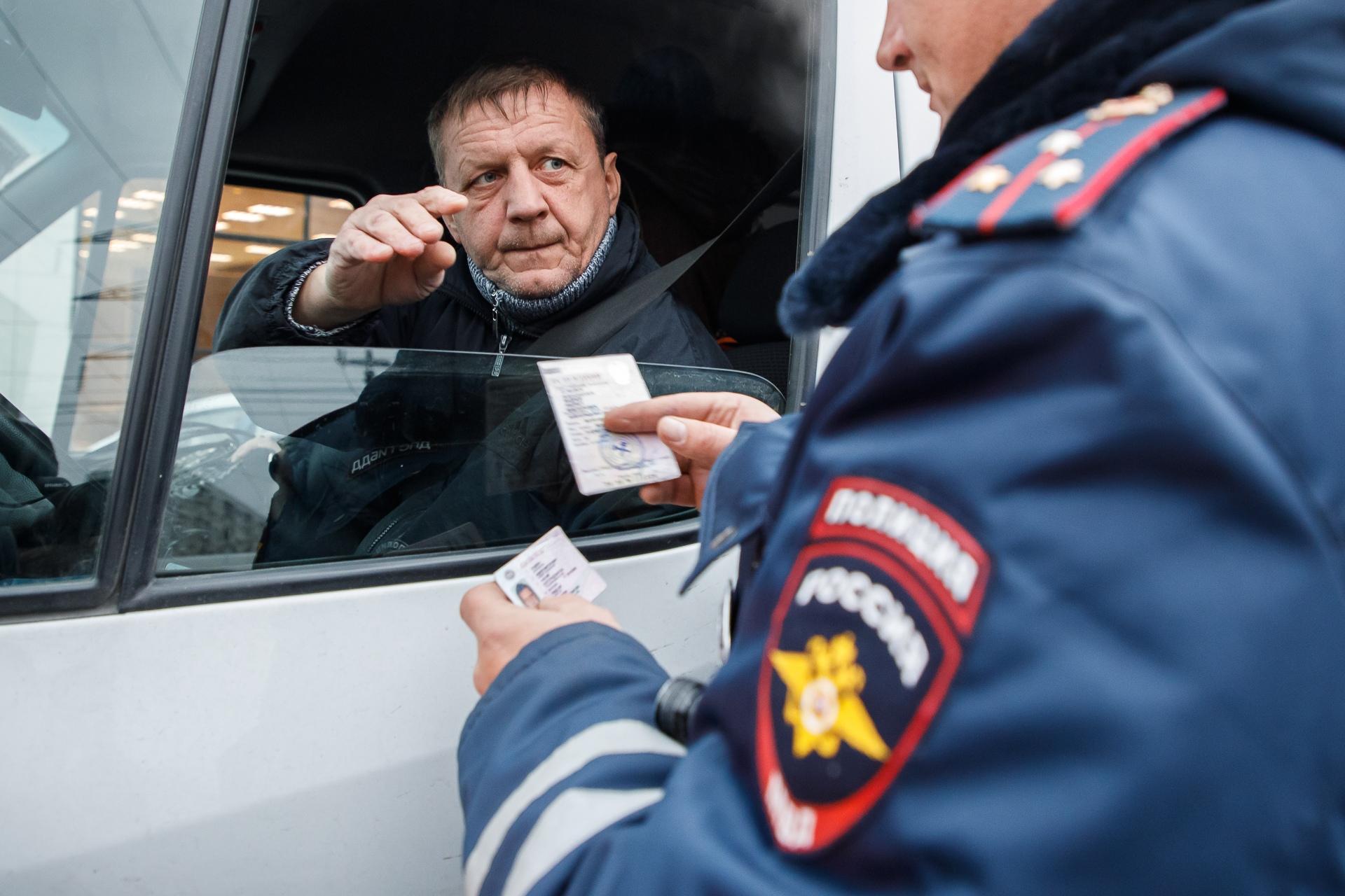 Рухляди стало меньше»: полицейские отправили на штрафстоянку дряхлые  маршрутки Волгограда - 28 ноября 2018 - V1.ру