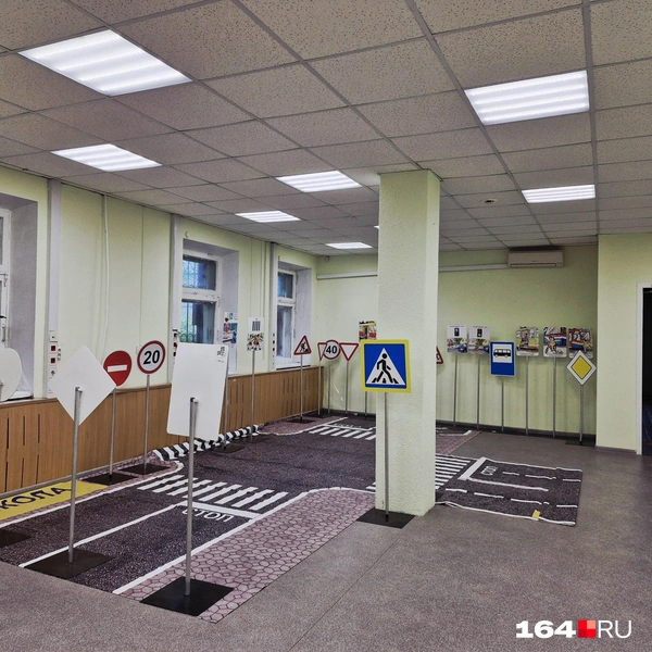 Здесь детей учат правильно переходить дорогу | Источник: Виктория Федорова / 164.RU