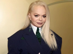 Будет ли Долина в извинительной водолазке? Певица готовит обращение, где объяснит ситуацию с деньгами