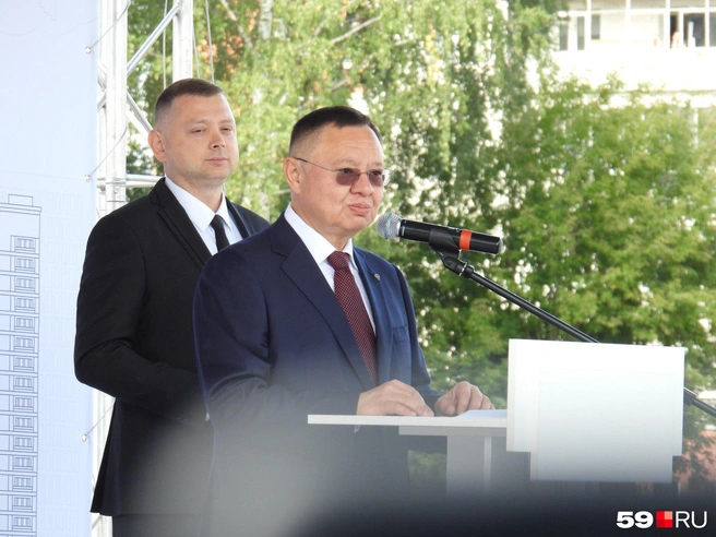 Министр строительства и жилищно-коммунального хозяйства РФ Ирек Файзуллин поздравил пермяков с хорошим событием | Источник: Кирилл Хафизов / 59.RU