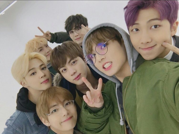 Фото №1 - BTS выпустят специальное ток-шоу под названием «Let's BTS»
