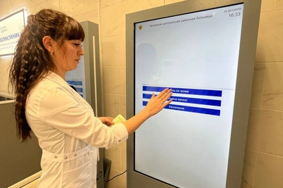 Сенсорные терминалы заменили регистратуру в поликлинике