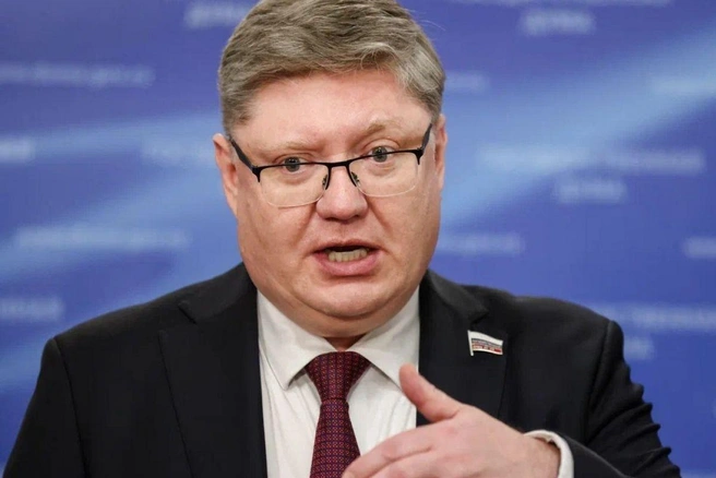 Замглавы фракции ЕР пристыдил «взрослых мужиков» за жалобы на топливный кризис | Источник: er.ru
