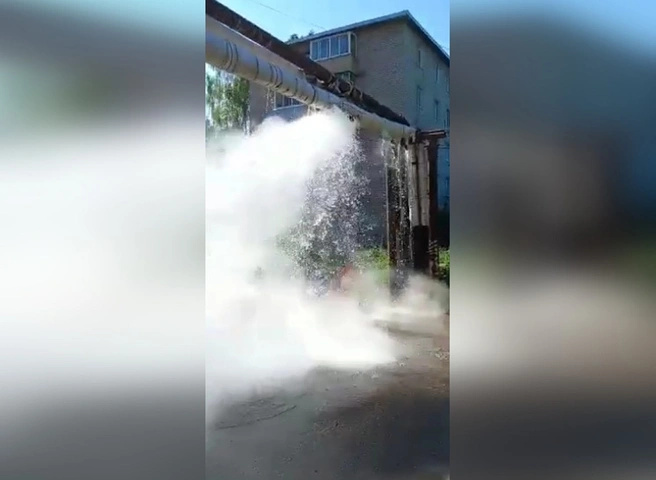 В поселке Строитель четыре дома остались без воды из-за экскаватора, задевшего трубу | ya62.ru