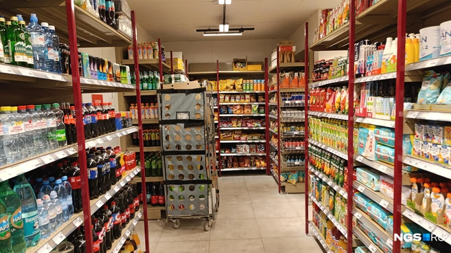 Внутри магазин отчасти представляет собой лабиринт  | Источник: Стас Соколов / NGS.RU