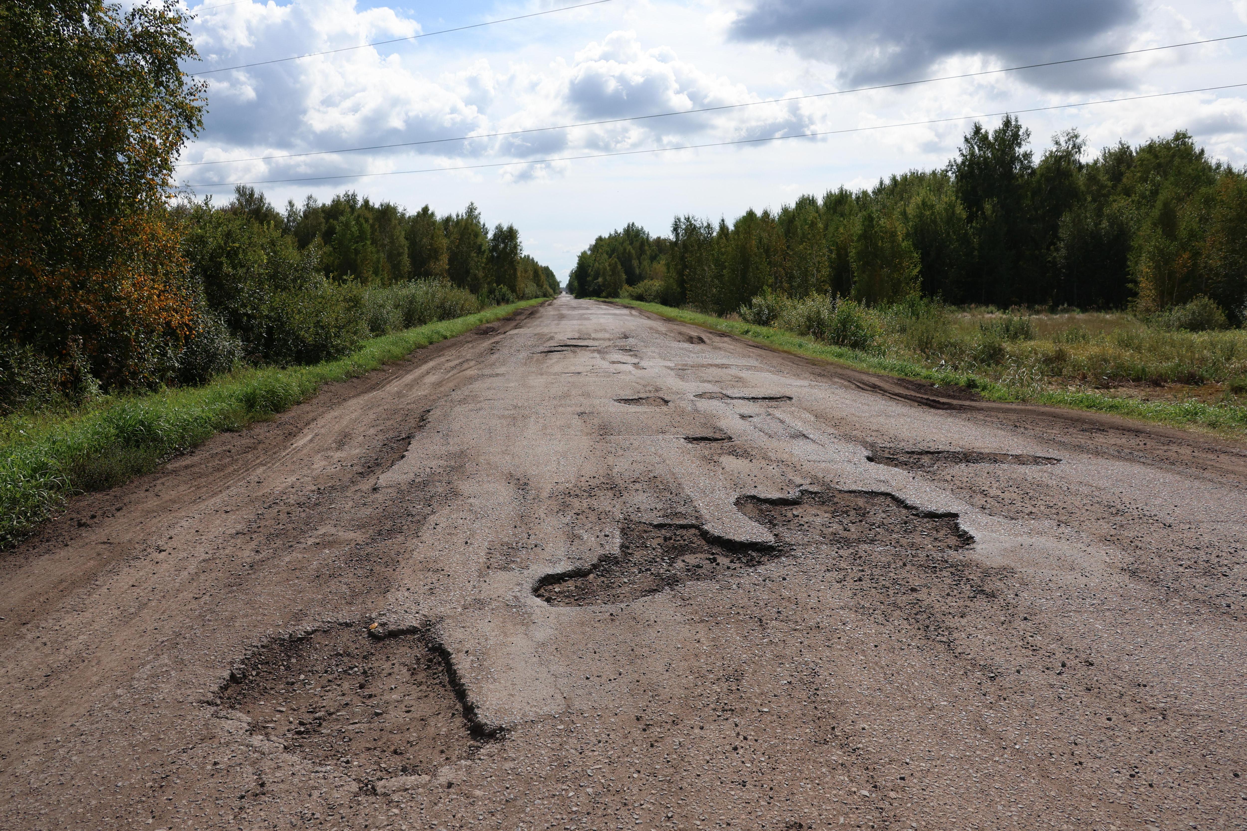 В Рыбном чиновников обязали разобраться с опасными выбоинами на дороге