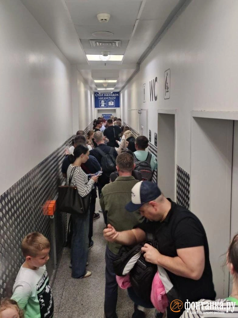 В аэропорту Пулково тоже людно | Источник: читатель «Фонтанки»