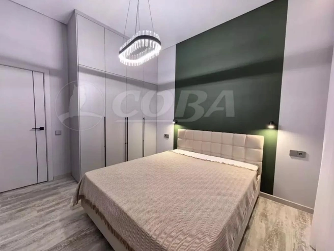В спальне большой шкаф | Источник: tyumen.cian.ru