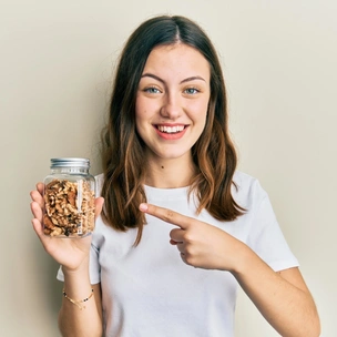 Для здоровья и долголетия: продукт, который каждая женщина должна включать в свой рацион