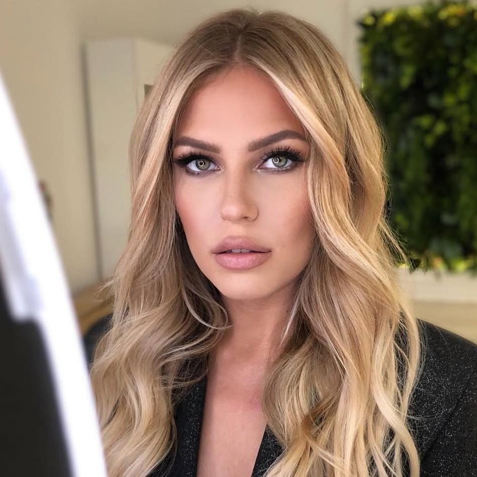 Впадина, рубцы, слезла кожа: оперировавший Дакоту и Айзу звездный хирург изуродовал уфимку за 900 тысяч