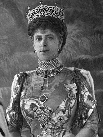 Годами лежали в шкатулке: 4 роскошных королевских украшения, которым Камилла Паркер-Боулз подарила вторую жизнь