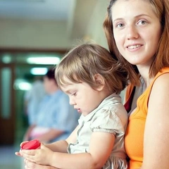 Чем занять ребенка от 0 до 3 лет в очереди — 15 игр для разных возрастов