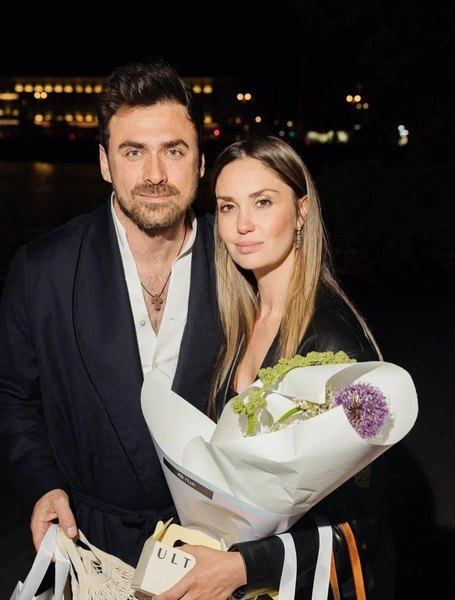 Недавно Агата вышла замуж за музыканта Петра Дрангу