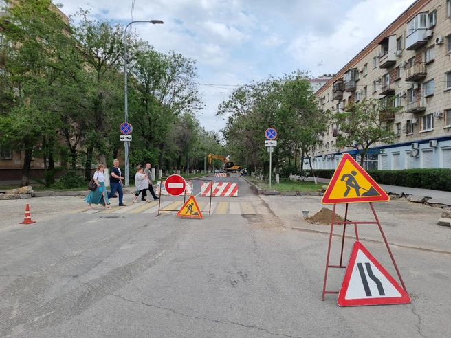 Проезд вдоль здания пенсионного фонда временно закрыт | Источник: Константин Завриков / V1.RU