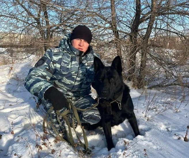 Андрей Печерских и Айк | Источник: Полиция Забайкалья / T.me