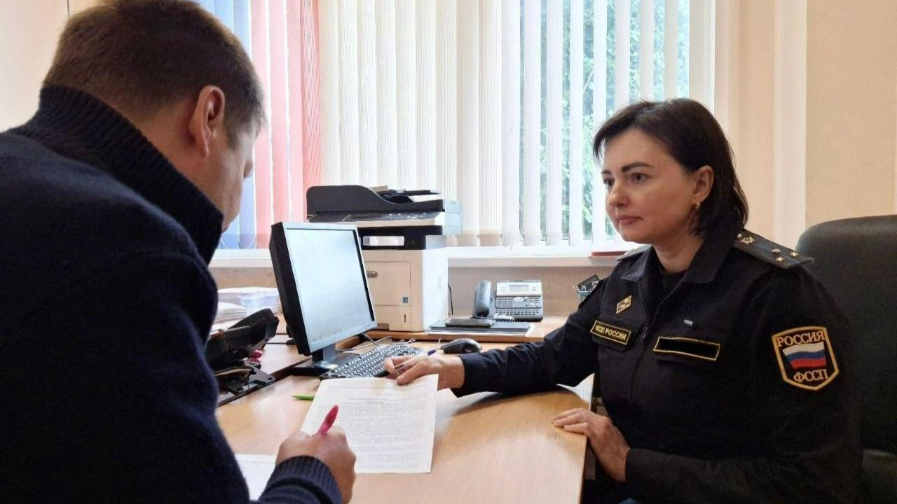 В Сочи судебные приставы заставили владелицу снести опасный гостиничный комплекс-самострой 