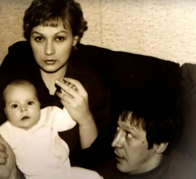 Михаил Ефремов и Ксения Качалина с маленькой дочерью