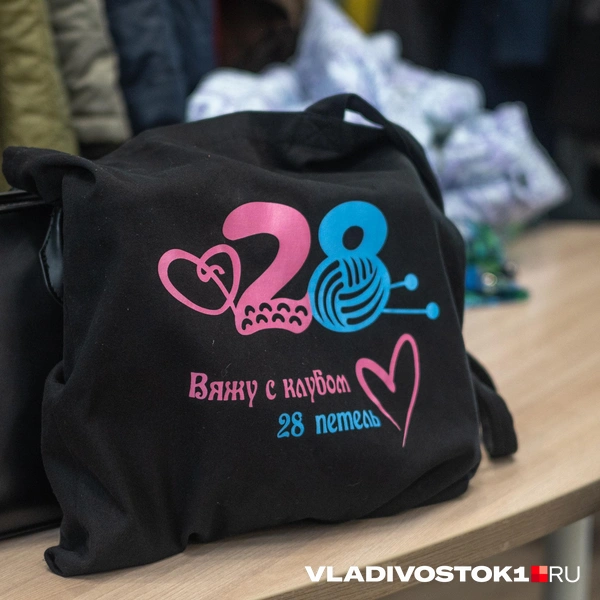 Девочки иногда выпускают свой мерч | Источник: Елена Буйвол / VLADIVOSTOK1.RU
