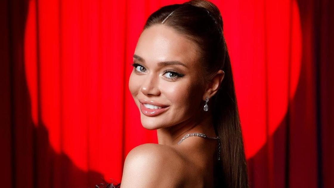 Яна Кошкина в купальнике: такой актрису вы точно еще не видели