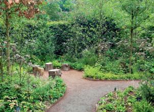 От бревна до типи из ивовых прутьев: как создать зону отдыха и уединения в своем саду