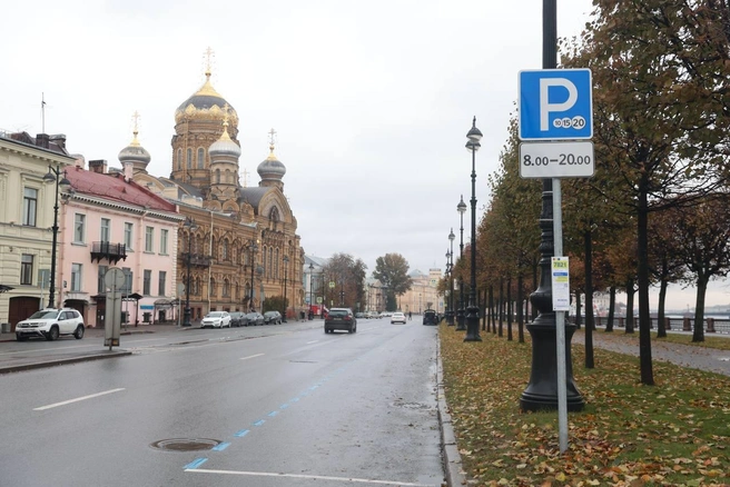 Водителям приготовиться. Через несколько часов парковка в Петербурге станет дороже | Источник: «Фонтанка.ру»