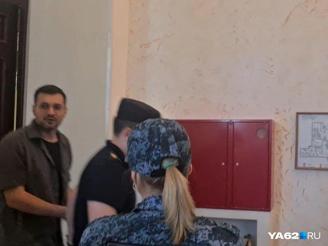Экс-зампред выглядел немного растерянным | Источник: Светлана Коновалова / YA62.RU