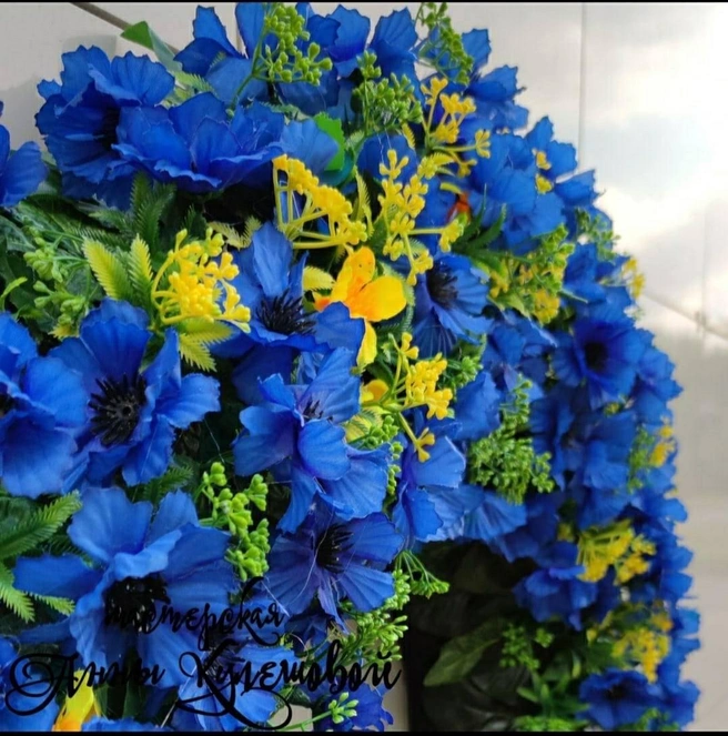 Тот самый венок от студентов для Валентина Романова | Источник: Анна Кулешова