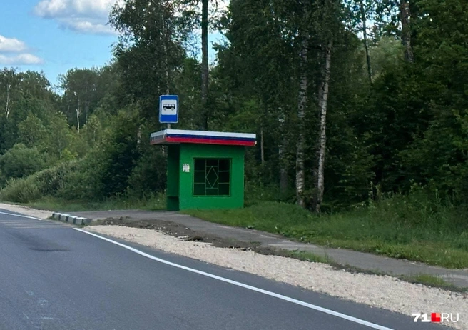 Кстати, по пути в Калугу, да и в самом городе, вы встретите необычные остановки. Да, они все такие | Источник: Виктория Денисова / 71.RU