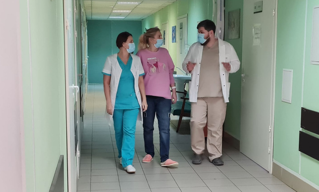 В Петербурге врачи 2 месяца выхаживали беременную с ковидом: «Когда подключали ее к ИВЛ, рядом стояла бригада для кесарева»