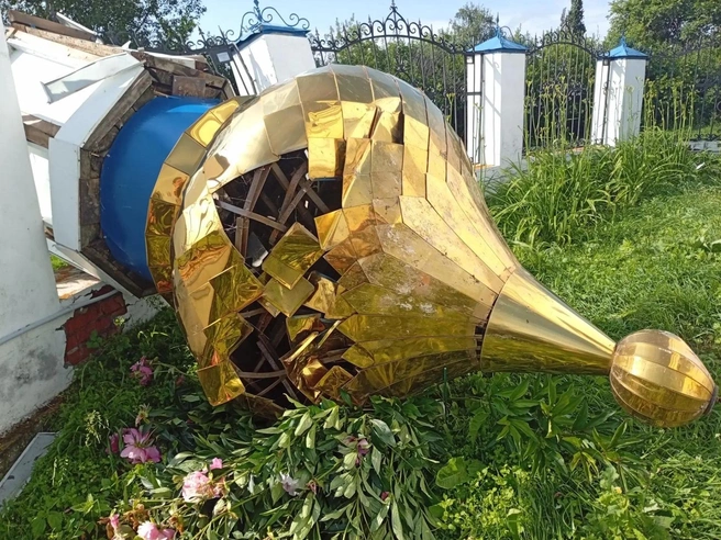 По предварительной оценке, упавший купол восстановлению не подлежит | Источник: Покрова Пресвятой Богородицы с. Большой Куяш / Vk.com