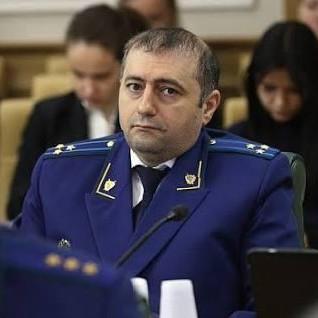 <p>Артур Завалунов</p>