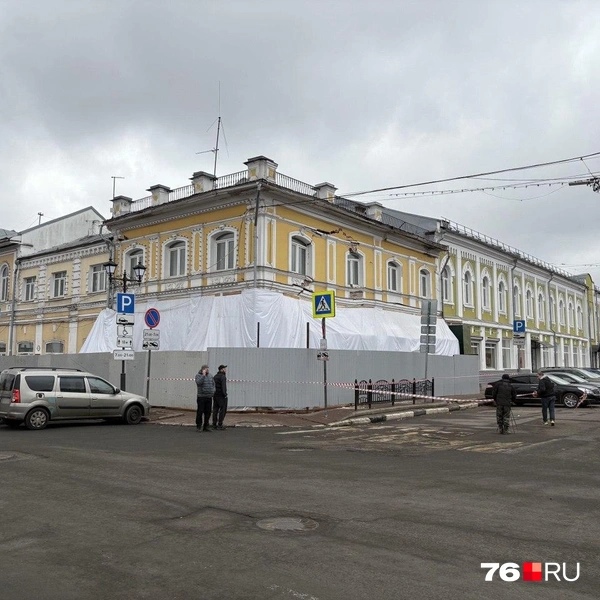 Трещина появилась на углу здания | Источник: Николай Серов
