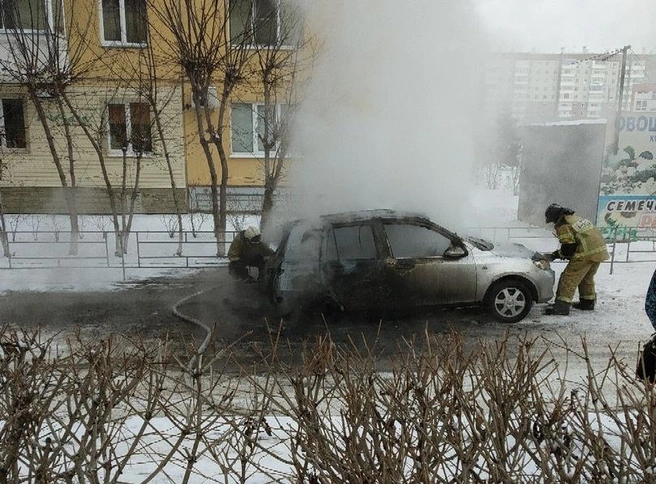 У автомобиля почти полностью выгорела задняя часть | Источник: Данил Воинов с vk.com/kraschp