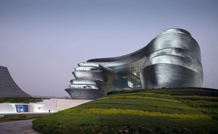 В Шэньчжене открылся музей науки и технологии по проекту Zaha Hadid Architects | Источник: Виржиль Симон Бертран