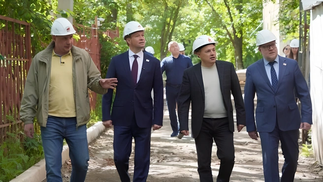 Депутаты Пермской гордумы и Заксобрания проверили капремонт школ № 136 и 18 | Источник: пресс-служба Пермской городской думы