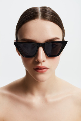 Солнцезащитные очки в многоугольной оправе