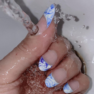 Water Marble — тренд маникюра, на котором помешался весь Инстаграм