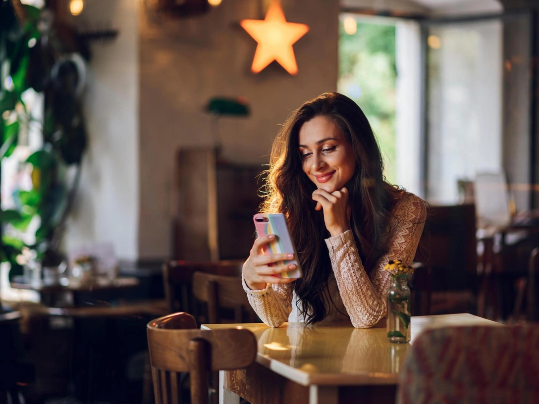 Сияет изнутри: как стать женщиной, «ворующей» все внимание на любом мероприятии | marieclaire.ru