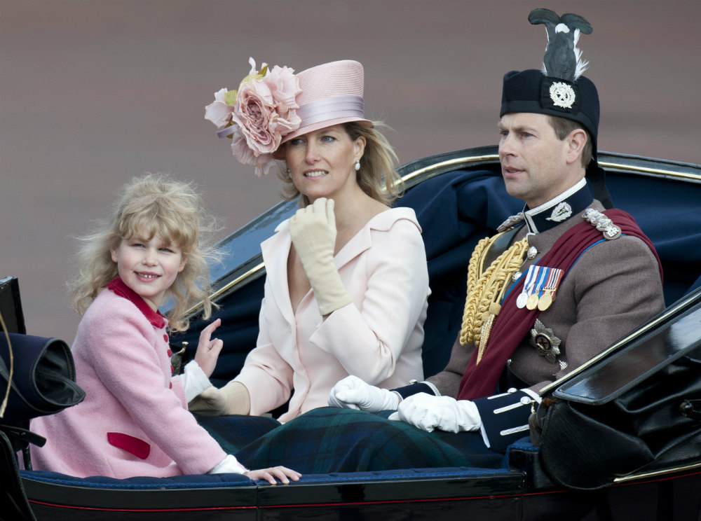 Леди Луиза с родителями на праздновании официального дня рождения Королевы, 11 июня 2011 | marieclaire.ru