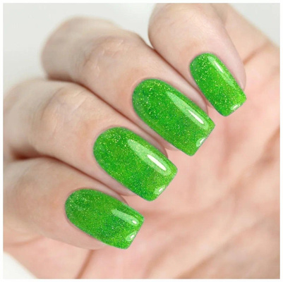Блестящий зеленый лак для ногтей