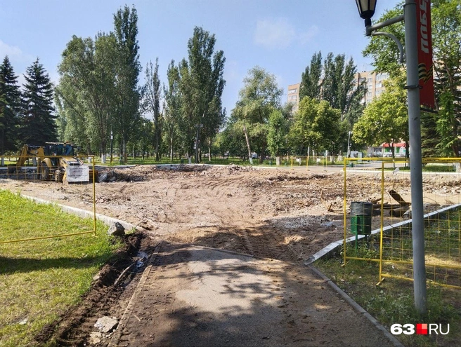 Здесь было 4 квадратных фонтана&nbsp;— их убрали | Источник: читатель 63.RU 